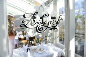 Eingang zum Schlossrestaurant Zentgraf in Gifhorn