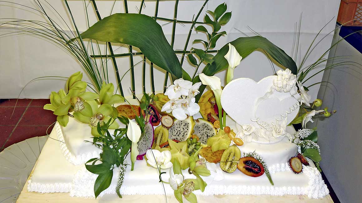 Buffet mit Hochzeitstorten vom Schlossrestaurant Zentgraf Gifhorn